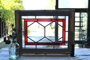 ラスト1枚！赤いガラスが印象的な六角形の幾何学模様ステンドグラス イギリスアンティーク(住宅窓）51cm×38cm