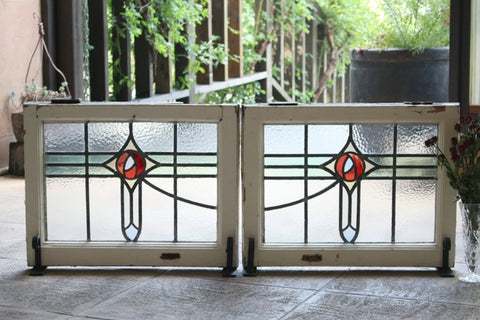 2枚あり！並べても素敵な赤いバラのステンドグラス　イギリスアンティーク(住宅窓)　59cm×46cm