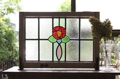 カラフルな色使いが可愛いバラのステンドグラス イギリスアンティーク(住宅窓) 66.5cm×47.5cm