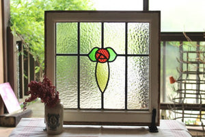 ３枚あり！赤色と黄色のバラ模様ステンドグラス　イギリスアンティーク(住宅窓）52cmx52.5cm