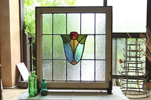 小さなバラの花にカラフルな色使いのステンドグラス　イギリスアンティーク(住宅窓)61cmx67.5cm