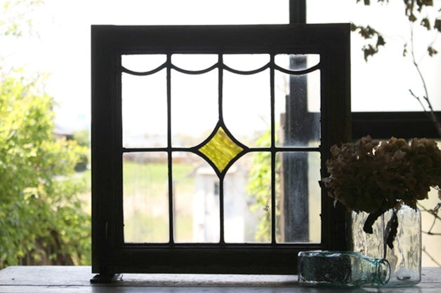 黄緑のオパリンガラスが綺麗なステンドグラス　イギリスアンティーク(住宅窓)46.5cmx45.5cm