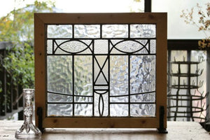 ゆらゆらとしたガラスがとてもきれいな幾何学模様のステンドグラス イギリスアンティーク(住宅窓)  54cm×47.5cm