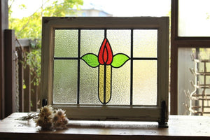 2枚あり！シンプルな赤い蕾のバラ模様のステンドグラス　イギリスアンティーク(住宅窓）53cm×44cm