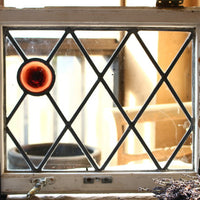 赤い吹きガラスが入った斜め格子の幾何学模様 イギリスアンティーク(住宅窓) 52cm×42.5cm