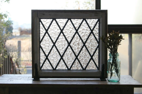 色のない斜め格子ガラスが美しいステンドグラス　イギリスアンティーク(住宅窓)49cmx44.5cm