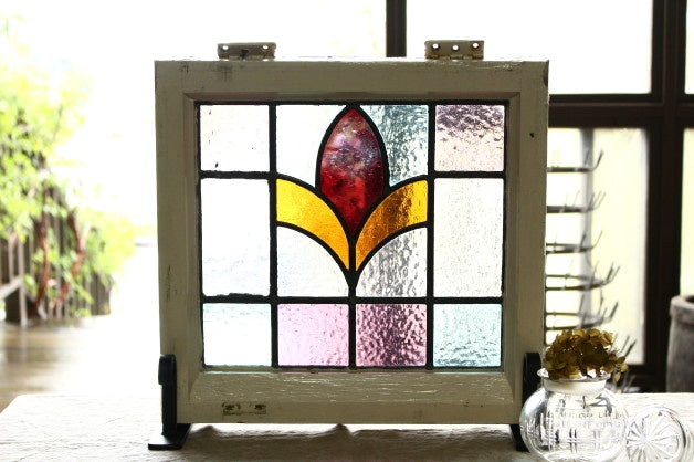 優しい雰囲気のパステルガラスが素敵なステンドグラス 幾何学模様 イギリスアンティーク(住宅窓) 44cm×42cm