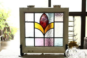 優しい雰囲気のパステルガラスが素敵なステンドグラス 幾何学模様 イギリスアンティーク(住宅窓) 44cm×42cm