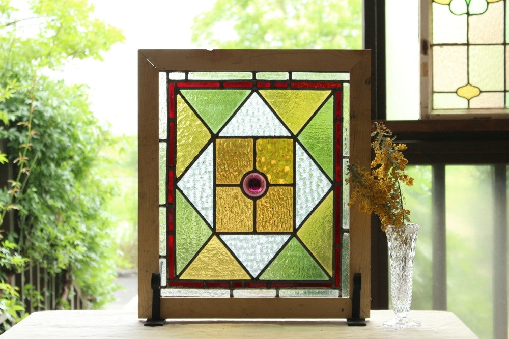 色々なガラスが使われた幾何学模様ステンドグラス　イギリスアンティーク(住宅窓)　47.5㎝×55.5㎝
