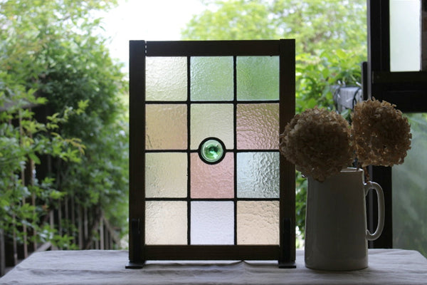 吹きガラスが綺麗なパステルカラーのステンドグラス イギリスアンティーク(住宅窓) 37cm×49cm – チェルシーオールド