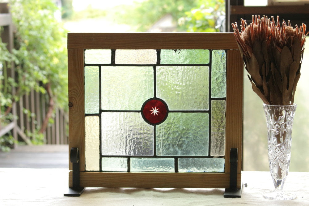 赤いガラスに格子模様のステンドグラス　イギリスアンティーク(住宅窓)　39.5cm×35.5cm