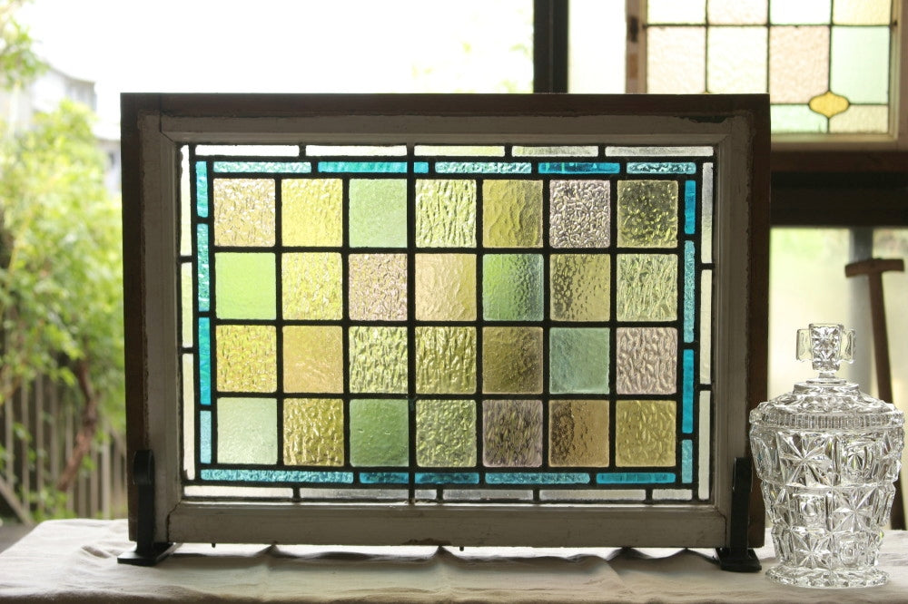 目隠し効果のある格子柄ステンドグラス　イギリスアンティーク(住宅窓)　60.5cm×44cm