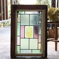 ハンドペイントで描かれたパステルカラーのステンドグラス　イギリスアンティーク(住宅窓)　42.5cm×61cm