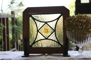 黄色い模様が描かれたハンドペイントのステンドグラス　イギリスアンティーク（住宅窓）26.5cm×27cm