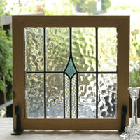 ゆらゆらとしたガラスに水色のワンポイントのステンドグラス　イギリスアンティーク(住宅窓)　43.5cm×43cm