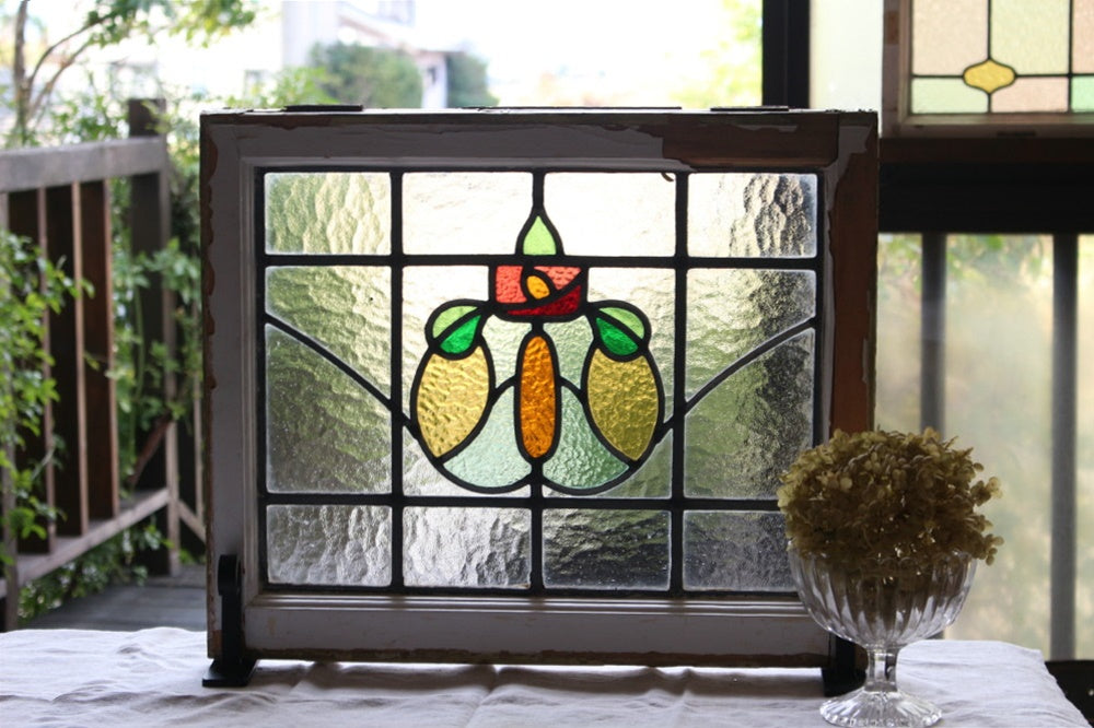 四角いバラ模様のステンドグラス　イギリスアンティーク(住宅窓)　56.5cm×47cm