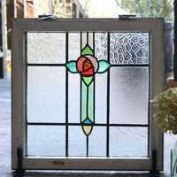 カラフルなガラスが使われた赤いバラのステンドグラス　イギリスアンティーク(住宅窓)　58cm×58cm