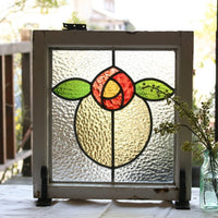 縦長デザインの赤いバラのステンドグラス　イギリスアンティーク(住宅窓)　42.5cm×46cm