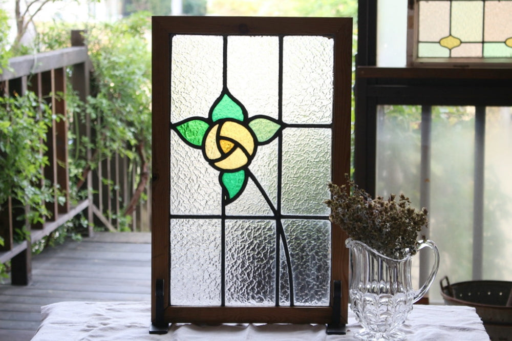 黄色い丸いバラのステンドグラス　イギリスアンティーク(住宅窓)　41cm×63cm