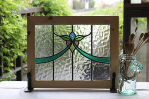 緑色の花模様のステンドグラス　イギリスアンティーク(住宅窓)　50.5cm×40.5cm