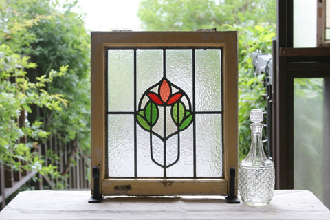 シンプルな赤い花のステンドグラス　イギリスアンティーク(住宅窓)　44.5×49.5cm