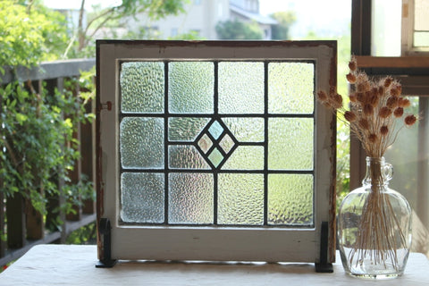 目隠し効果のあるダイヤ柄のステンドグラス　イギリスアンティーク(住宅窓)　52cm×48cm