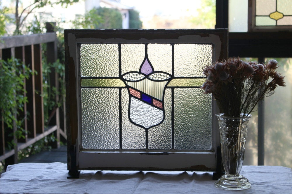 淡い色合いの幾何学模様ステンドグラス　イギリスアンティーク(住宅窓)　52cm×46cm