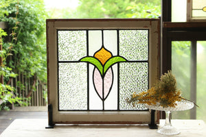 カラフルな色使いが可愛い花柄ステンドグラス　イギリスアンティーク(住宅窓)　51㎝×49㎝