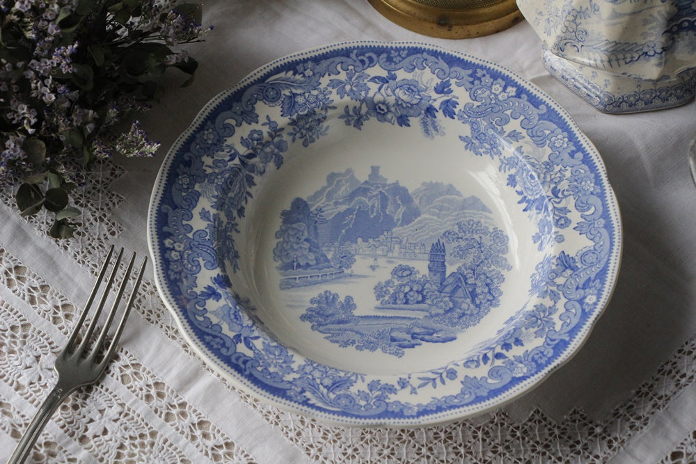 爽やかな印象のOLD SPODE（スポード）B&Wスープ皿　イギリスアンティーク陶器