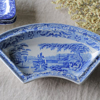 19世紀の扇形の珍しいB&Wプレート（皿）横幅28.5cm　イギリスアンティーク食器