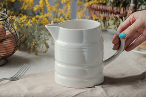 大変便利に活躍してくれる白い陶器ジャグ（高さ14.5cm）　イギリスアンティーク陶器雑貨