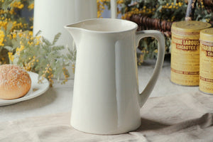 花器としても使える白いジャグ（高さ17.5cm）　イギリスアンティークキッチン雑貨