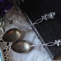 2本あり！イニシャル入りバラのシルバー製ティースプーン　イギリスアンティークカトラリー（銀器）