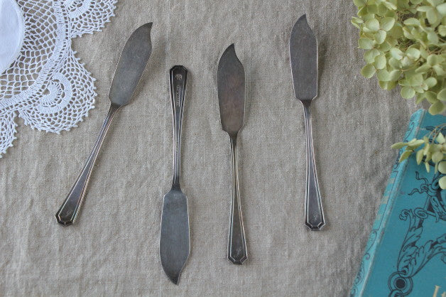 ラスト１点！ギリシャデザインのシンプルなフィッシュナイフ　イギリスアンティークカトラリー