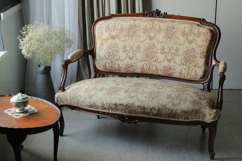 エレガントな美しさを感じる1900年代2人用ソファ（横幅130cm）　フランスアンティーク家具