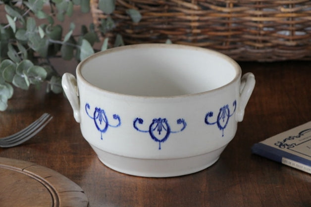 雰囲気あるデザインが魅力のスーピエール（鍋）　フランスアンティーク陶器