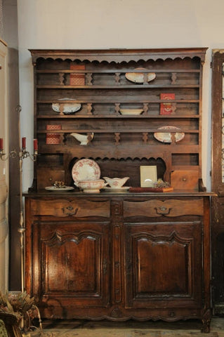 素朴さいっぱいの1850年代カップボード　フランスアンティーク家具