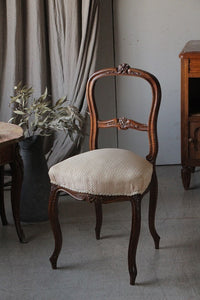 小ぶりなサイズ感も魅力のバルーンバックチェア（椅子）　フランスアンティーク家具