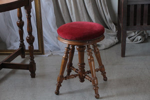エレガントな赤いベルベット生地のピアノスツール（椅子）　フランスアンティーク家具