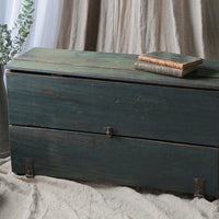 コーヒーテーブルとしても活躍してくれるグリーンボックス（木箱）　フランスアンティーク家具