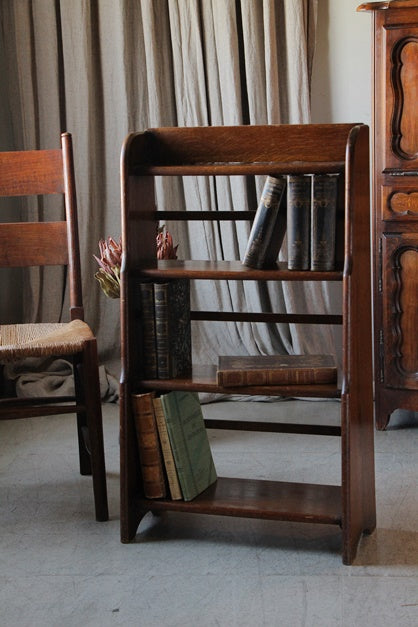 小ぶりなサイズが便利なオーク材ブックシェルフ（本棚）　フランスアンティーク家具