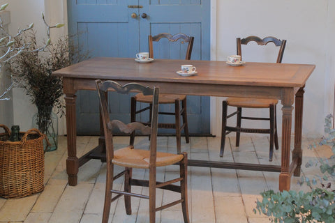 1920年代オーク材シンプルな美しさを感じるダイニングテーブル（横幅160.7cm)　フランスアンティーク家具