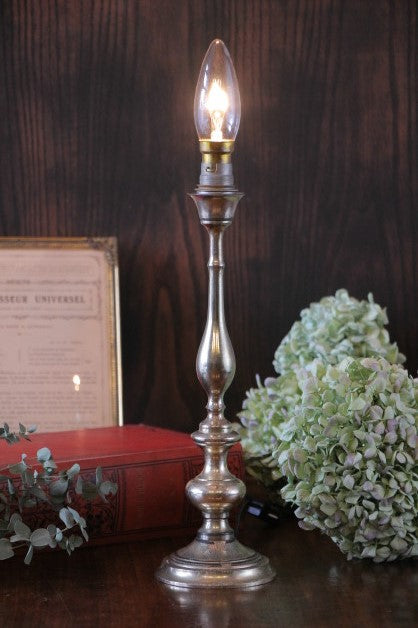 アンティーク　ライト　照明　フランス 華奢で上品な雰囲気のスタンドライト フランスアンティーク照明