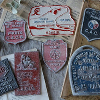 ロゴが可愛い記念プレート　フランスアンティーク雑貨