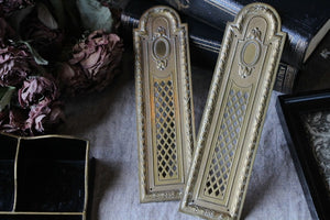 ラスト1枚！美しい細工が魅力の真鍮ドア飾り　フランスアンティークインテリア雑貨