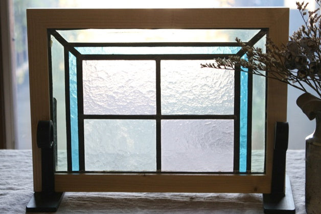 2枚あり！青いふち取りが綺麗な小さめサイズのステンドグラス フランスアンティーク(住宅窓) 32.2cm×23.7cm