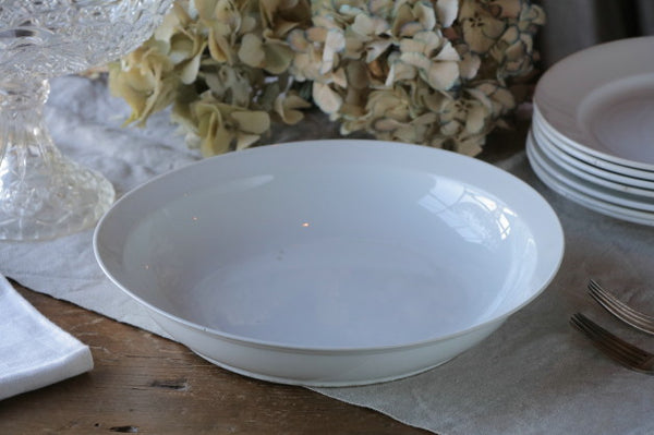 お料理に活躍してくれること間違いなしの白いボウル フランス