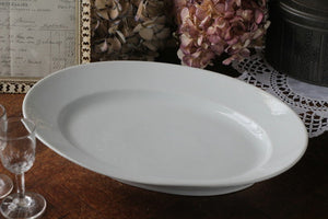 ずっしりとした重さを感じる白いオーバル皿　フランスアンティーク食器
