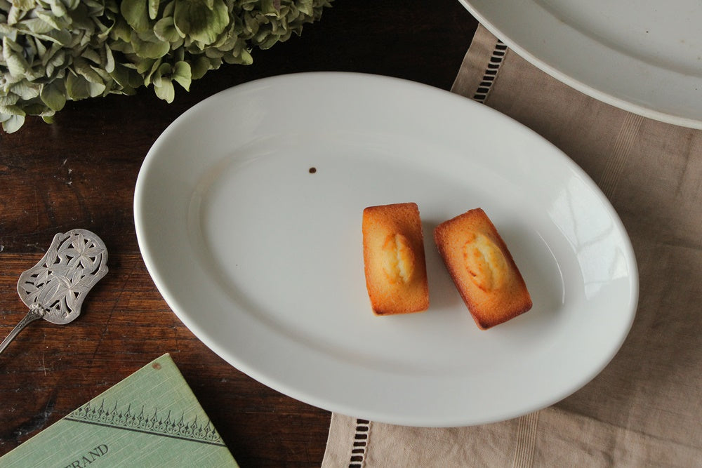 使い勝手の良い白のオーバルプレート（28cm）　フランスアンティーク食器