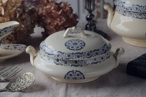 フランスアンティークチェリー柄鮮やかなブルーグリーンのキャセロールスーピエール フランスアンティークチェリー柄鮮やかなブルーグリーンの